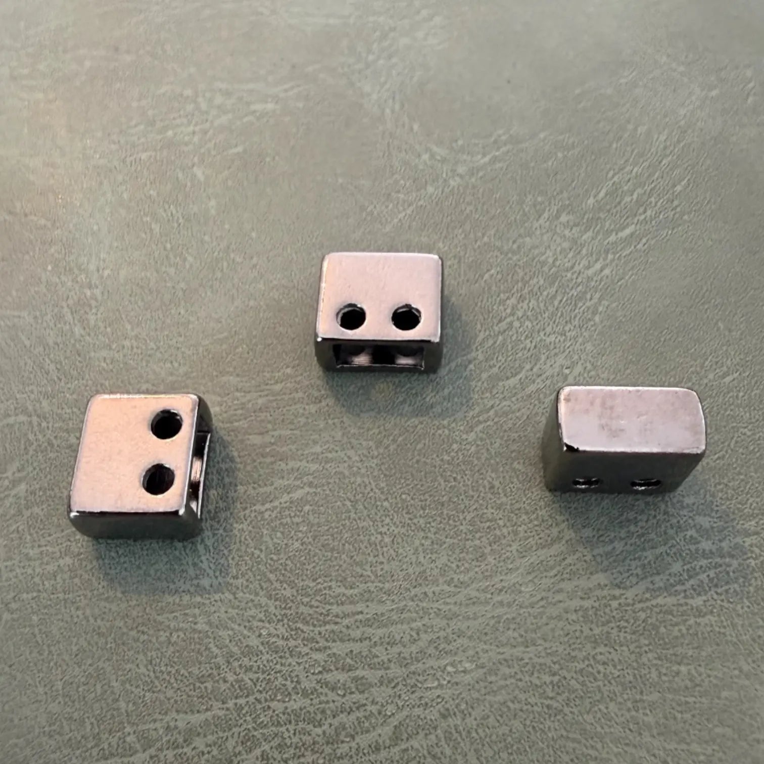 Метален накрайник Е-1458 Gun Metal 0.8 см – Правоъгълен пришивен модел, Дизайнерски Аксесоари