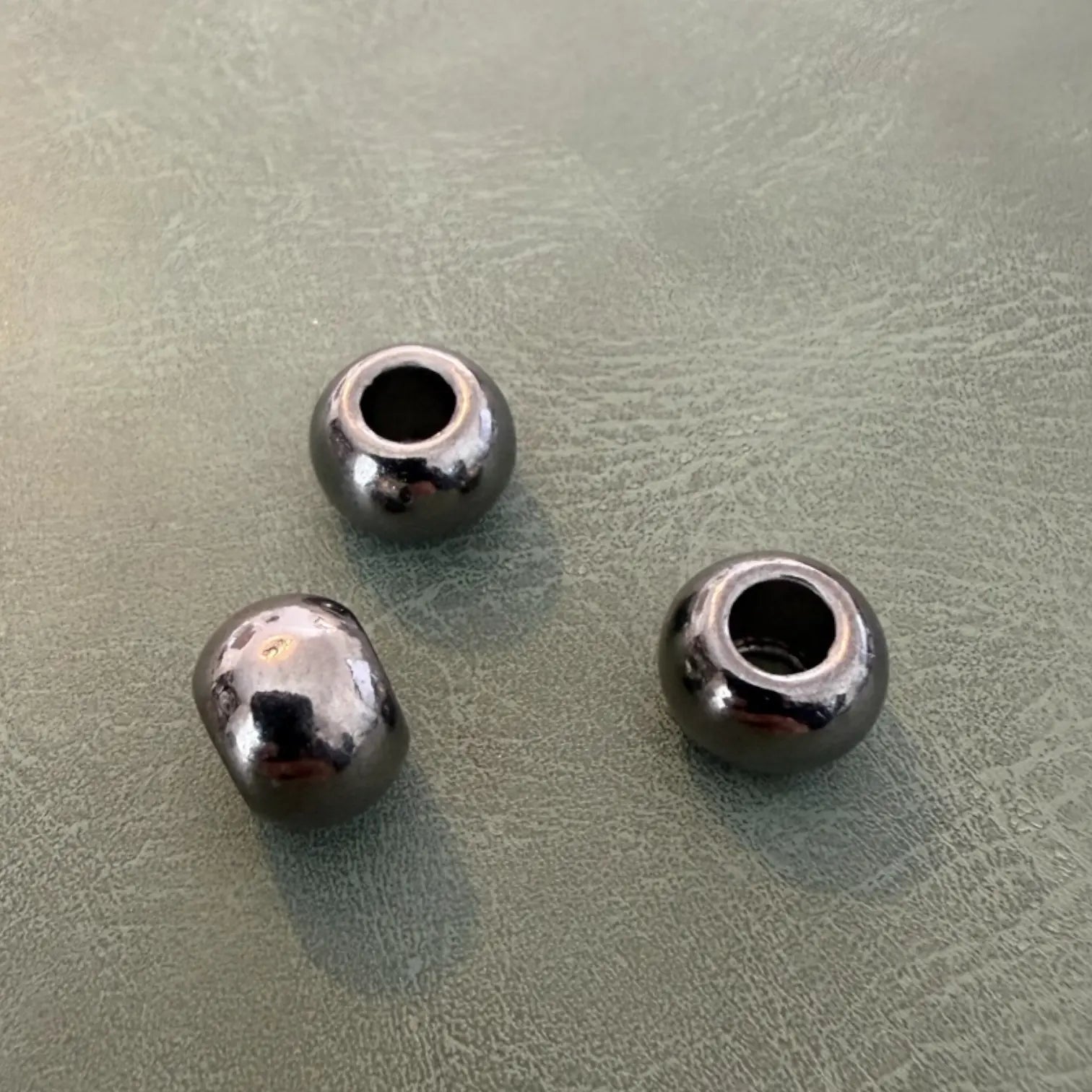 Метален накрайник Е-1569 Gun Metal 0.5 см – Кръгъл модел, Дизайнерски Аксесоари