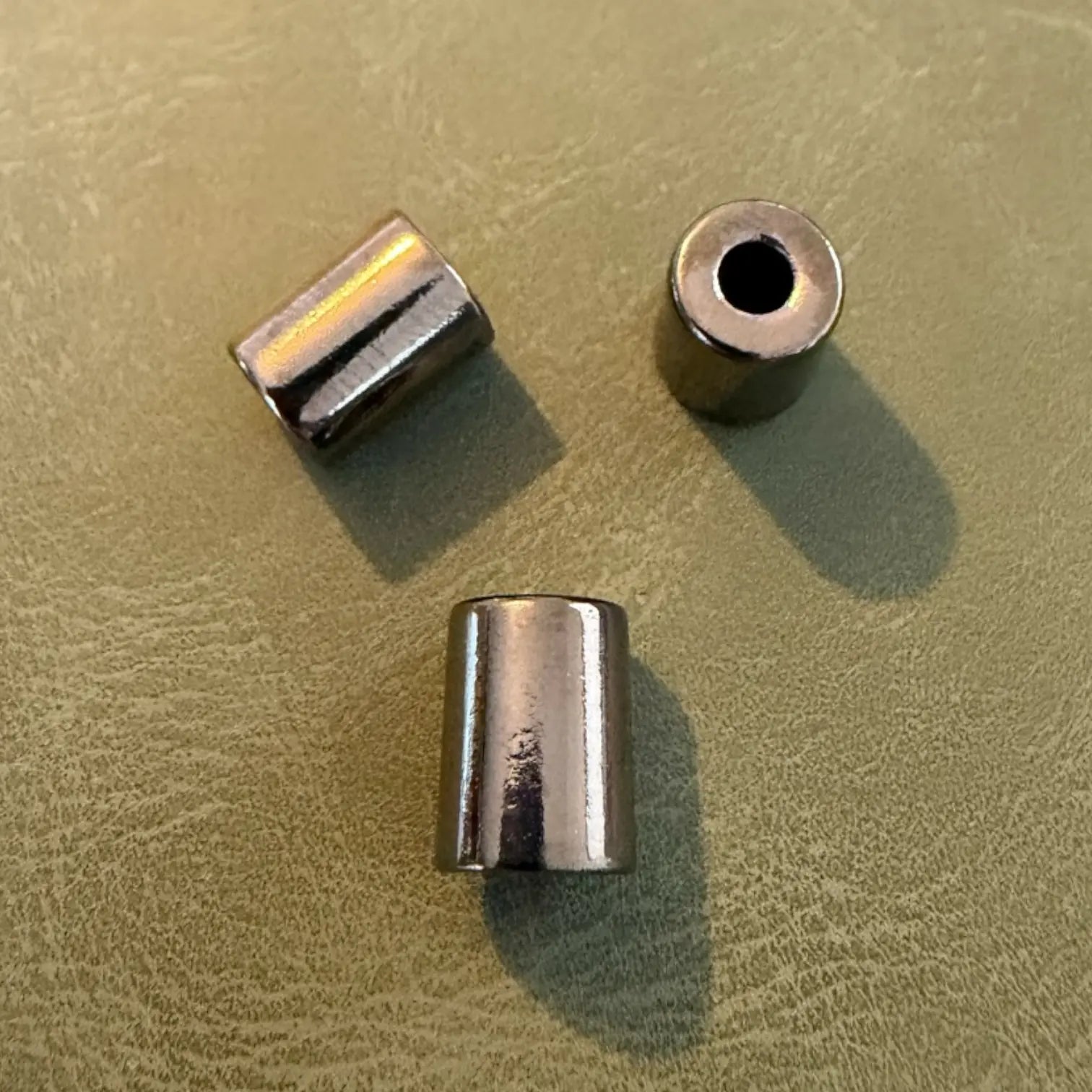 Метални накрайници Е-2062 Gun Metal 12 мм – Класически прав модел, Луксозни накрайници Аксесоари