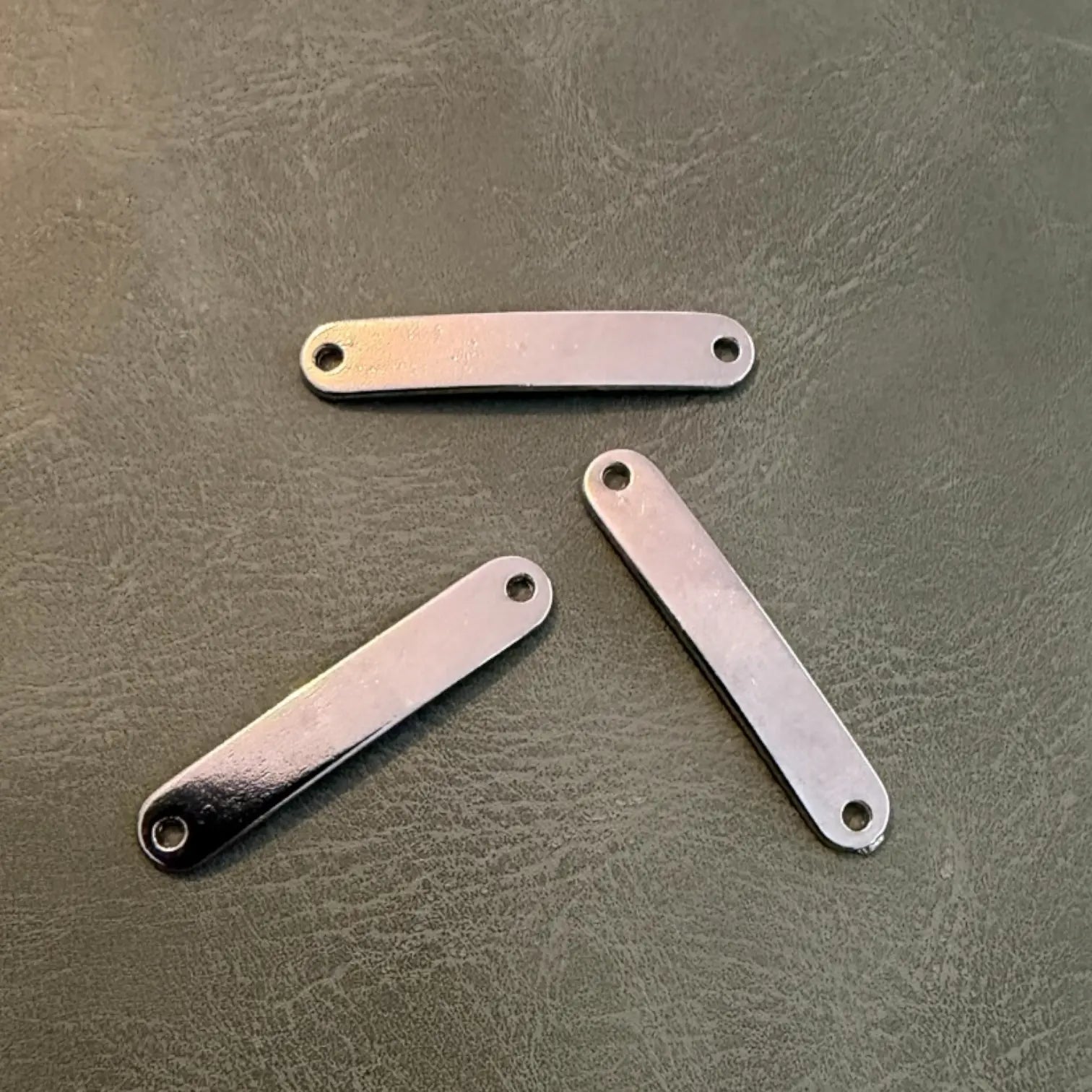 Метални етикети Е-2222 Никел 3 x 0.5 см – С заоблени краища, за лазерно брандиране Аксесоари