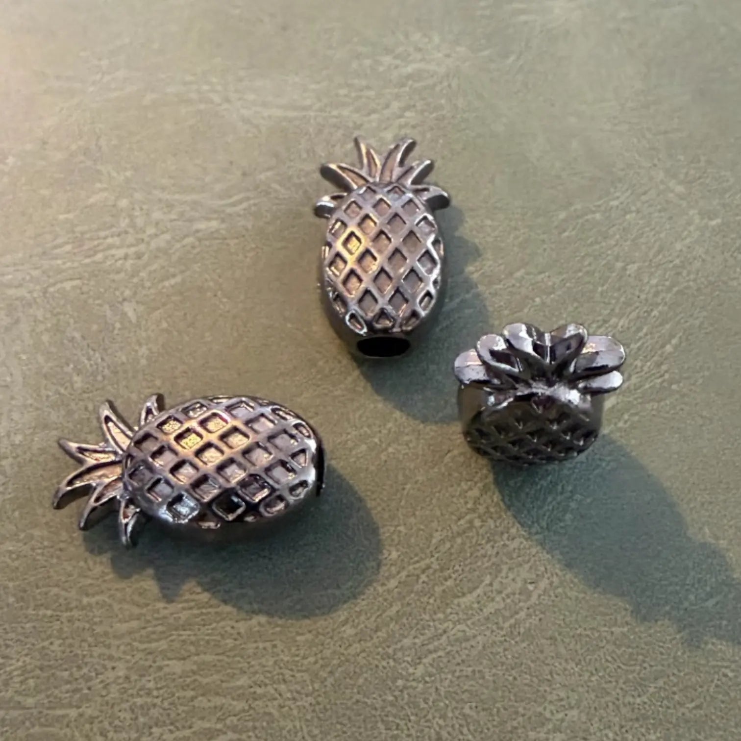 Метални накрайници Е-2248 Gun Metal 18 мм – Дизайн „ананас“, Луксозни накрайници Аксесоари