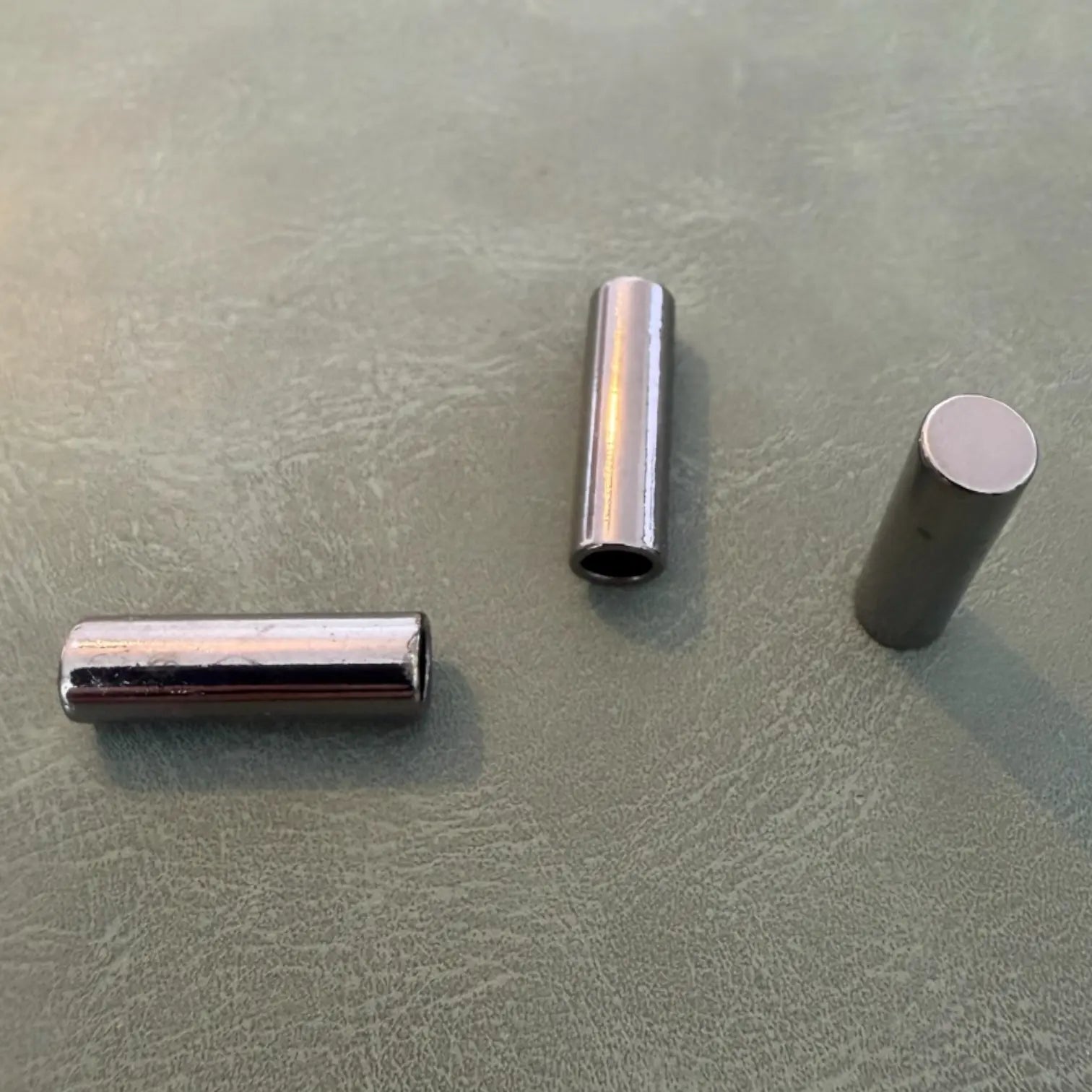 Метален накрайник Е-2252 Gun Metal 2 см – Класически модел с 1 отвор Аксесоари