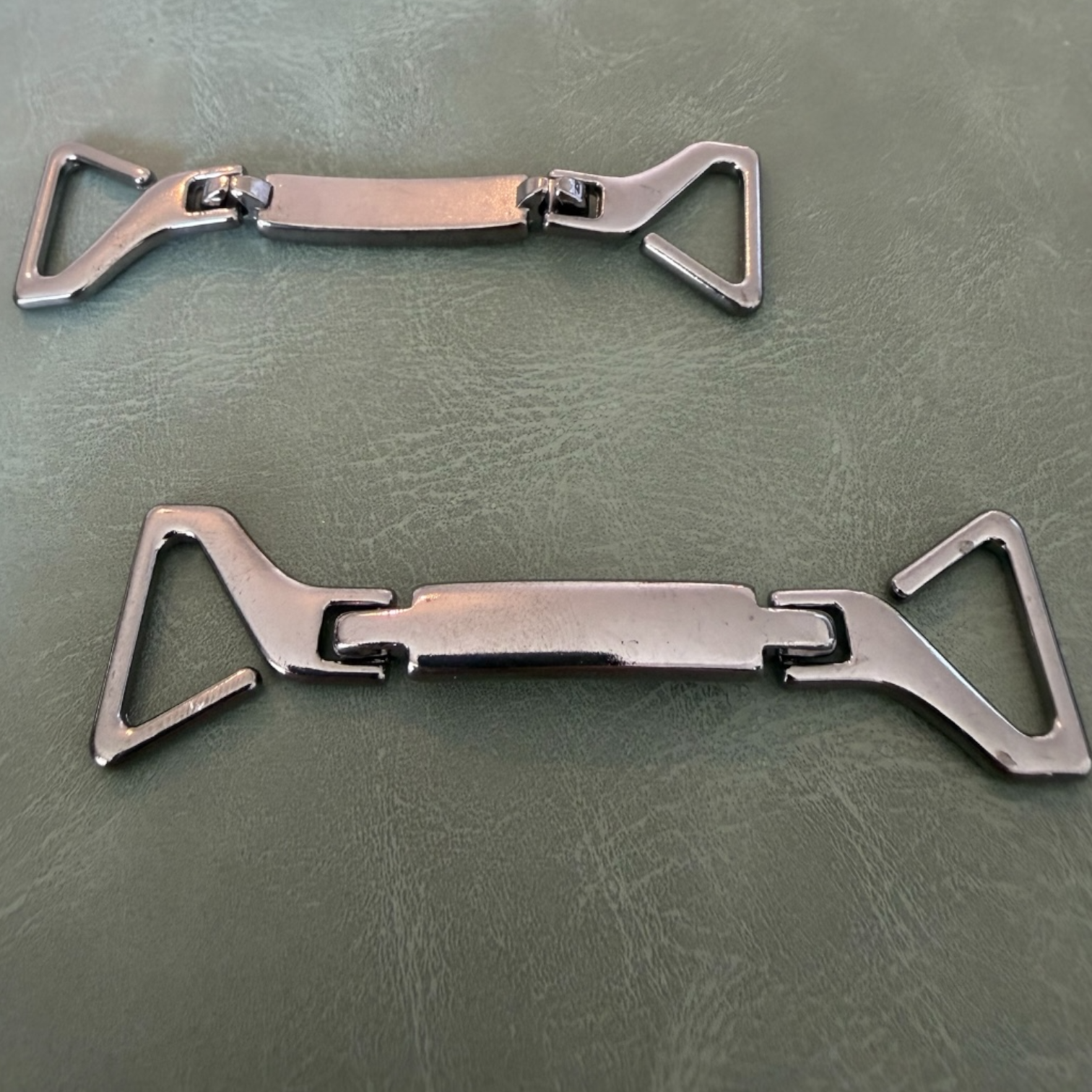 Метална катарама Е-2258 Gun Metal 1.5 см – Уникална форма за дрехи, бански и обувки Катарами