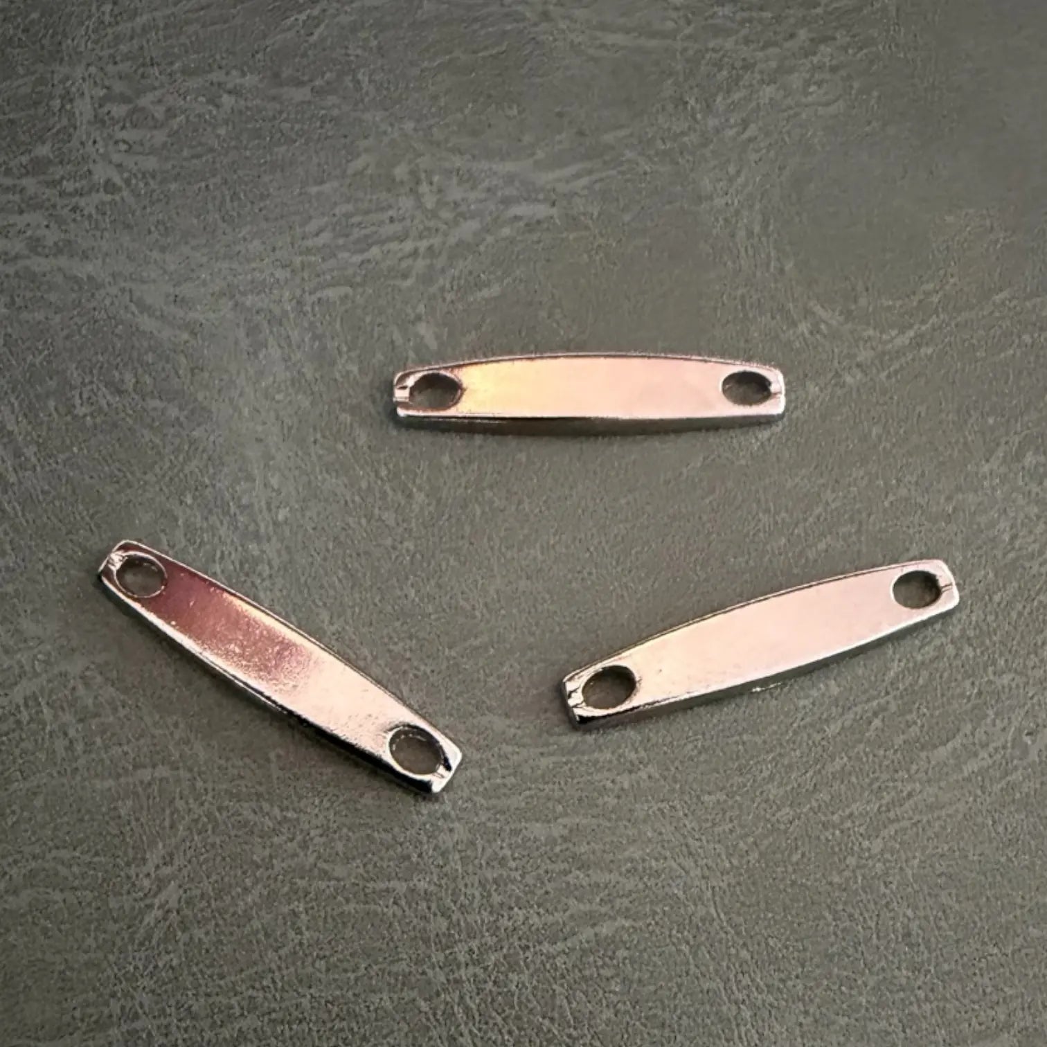 Метални етикети Е-2297 Никел 2 x 0.4 см – Нежен дизайн за лазерно брандиране Аксесоари