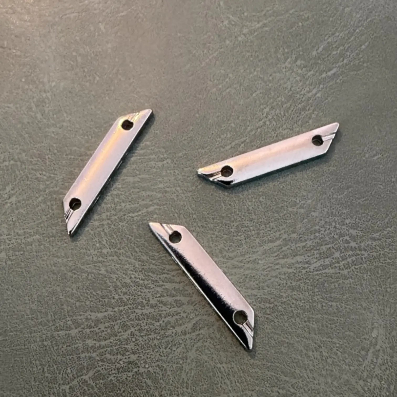 Метални етикети Е-2298 Никел 2 x 0.4 см – С остри краища, за лазерно брандиране Аксесоари