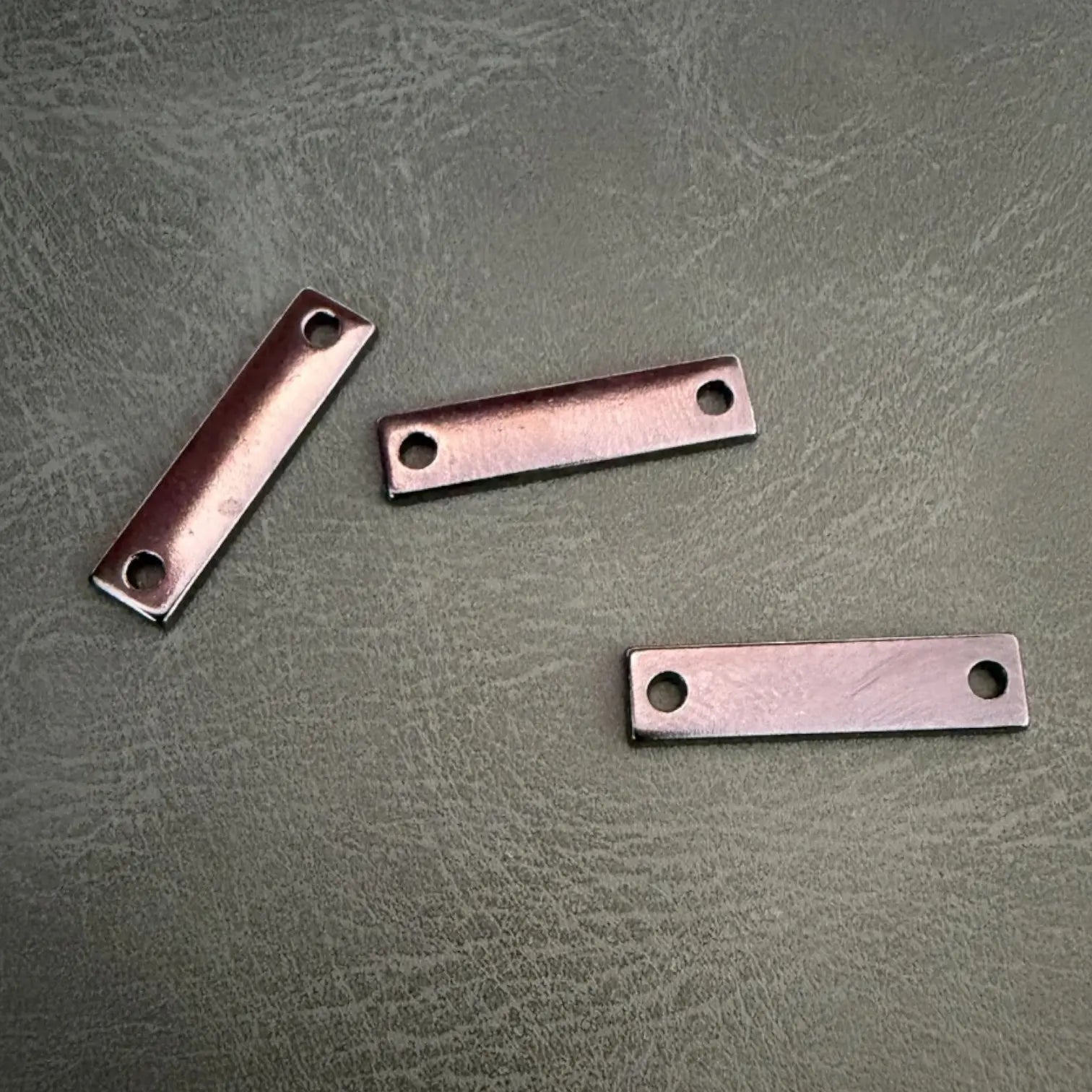 Метални етикети Е-2299 Gun Metal 2 x 0.5 см – Нежен дизайн за лазерно брандиране Аксесоари