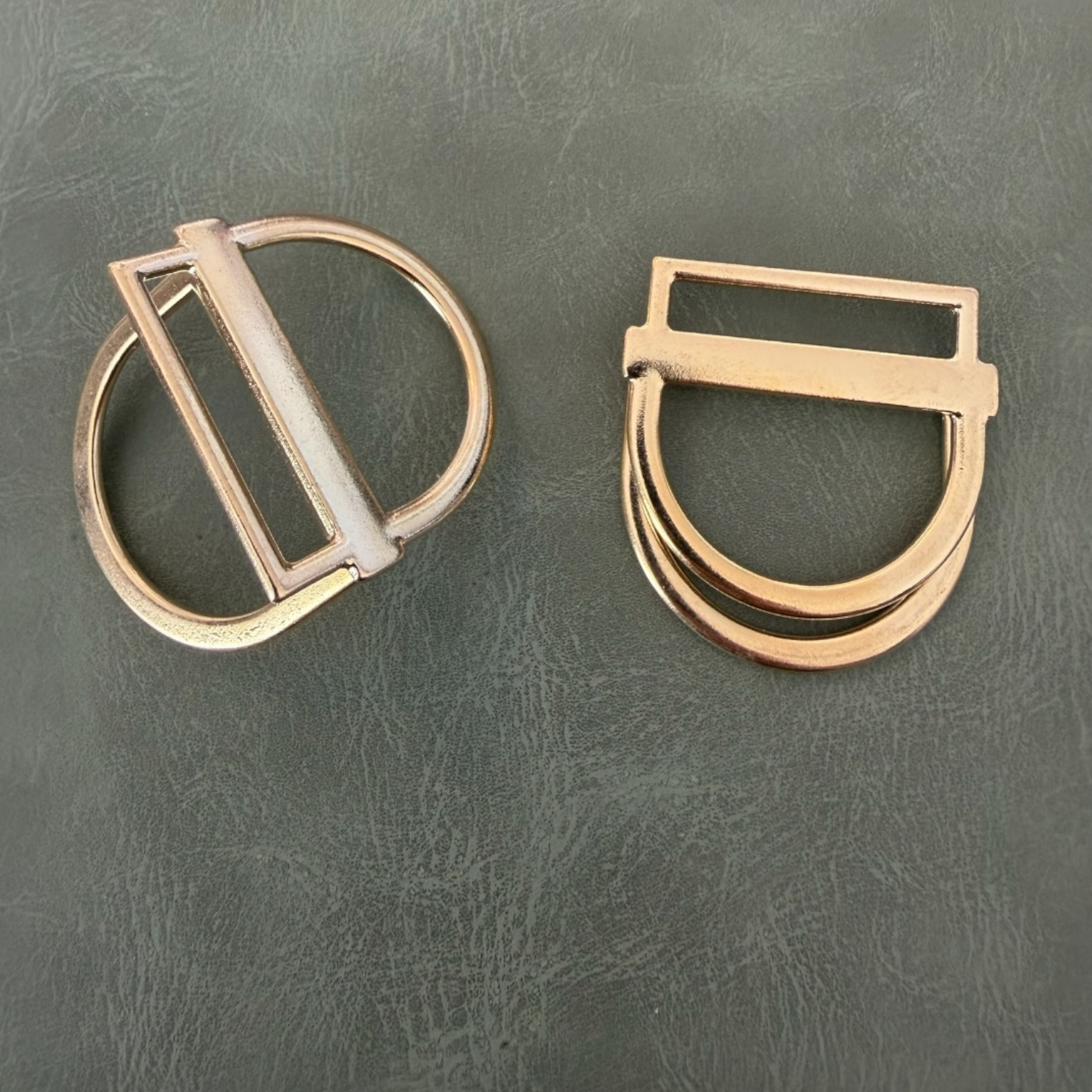 Метална катарама Е-2304 Златиста 3 см – Елегантна катарама за колани и дрехи, Премиум качество Катарами