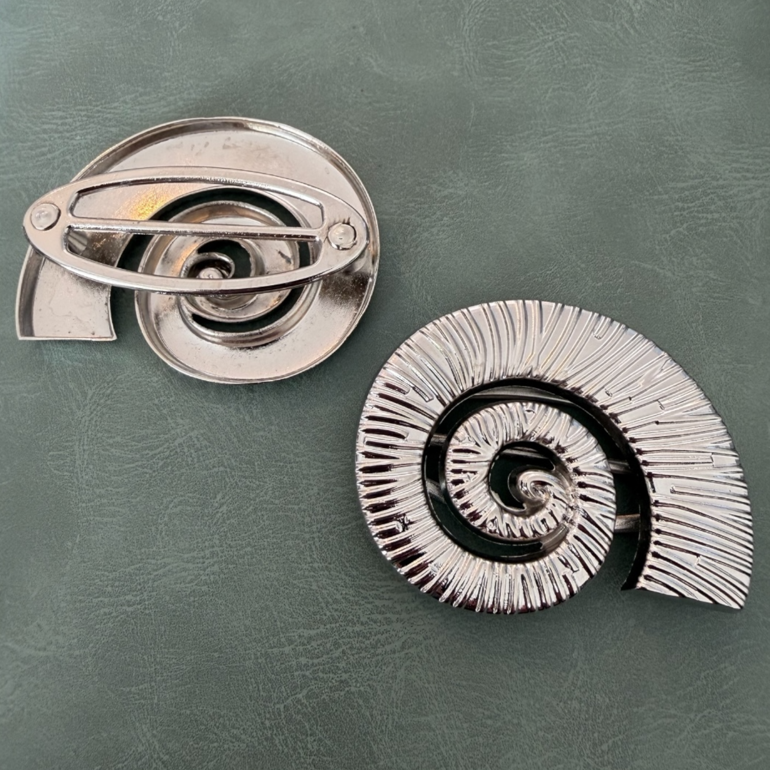 Метална катарама Е-2312 Сребриста 4 см – Форма на морски охлюв, Дизайнерска катарама за колани и дрехи Катарами