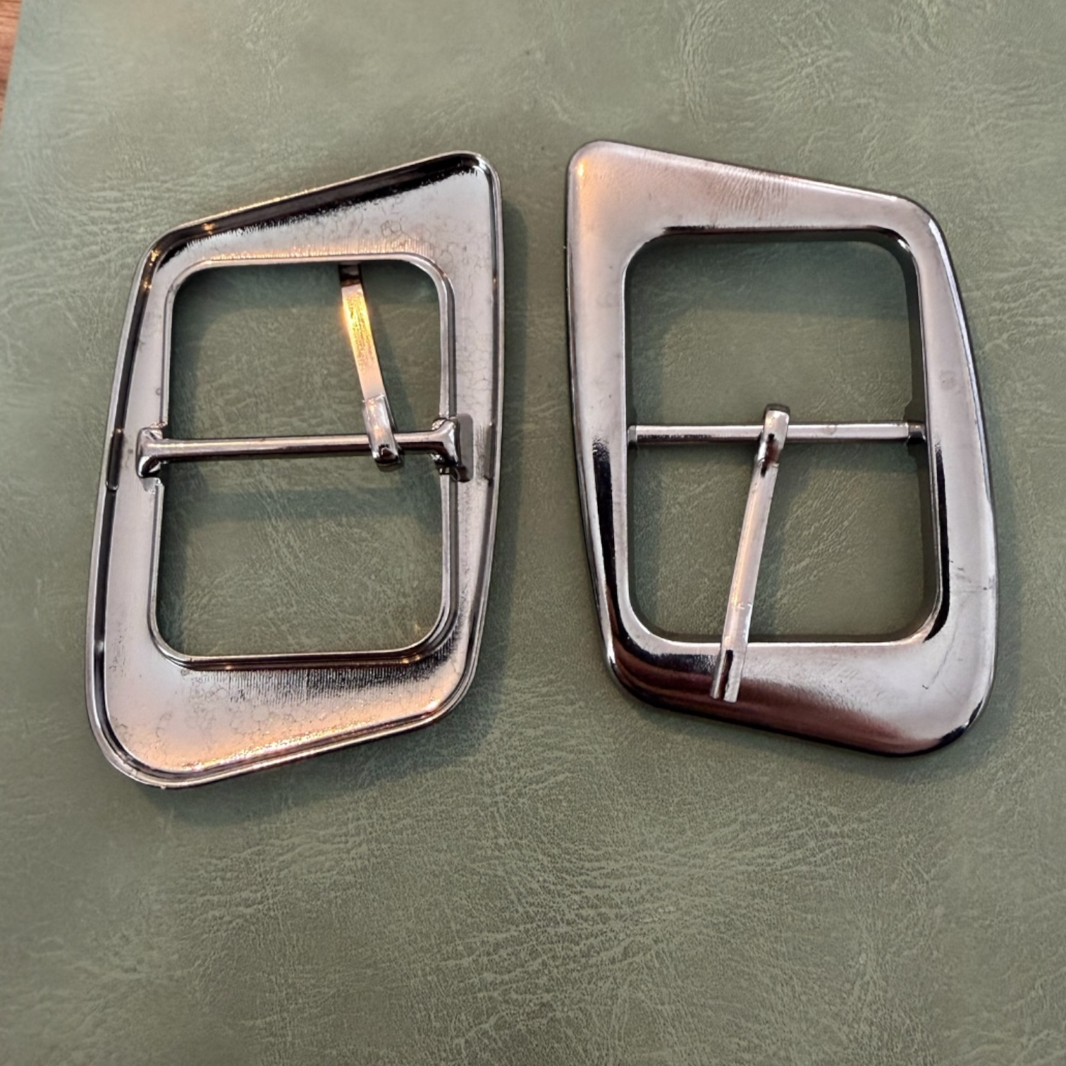 Метална катарама Е-2314 Gun Metal 3 см – Уникална форма, Дизайнерска катарама за колани и дрехи Катарами