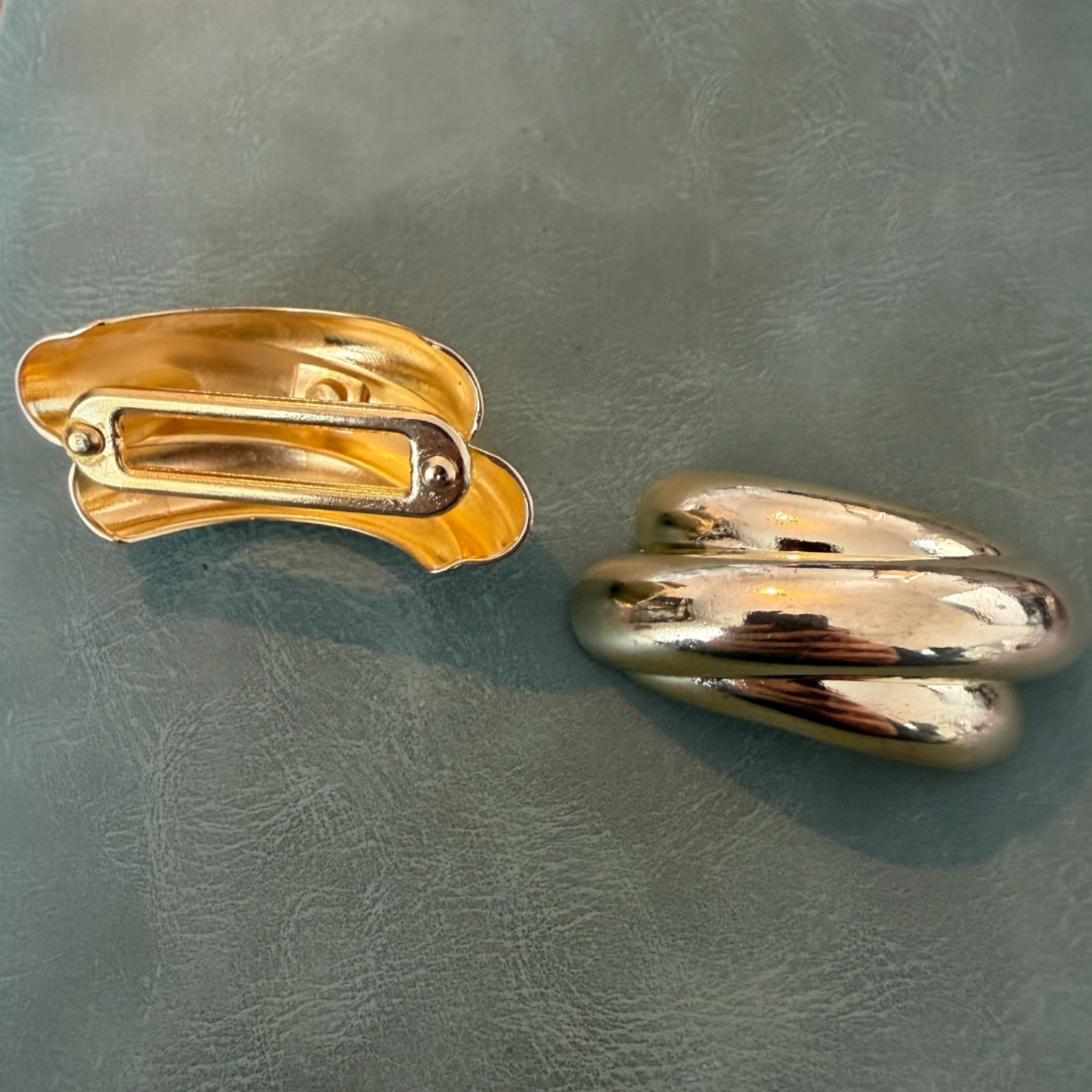 Метална катарама Е-2317 Златиста 3 см – Уникална форма, Дизайнерска катарама за колани и дрехи Катарами