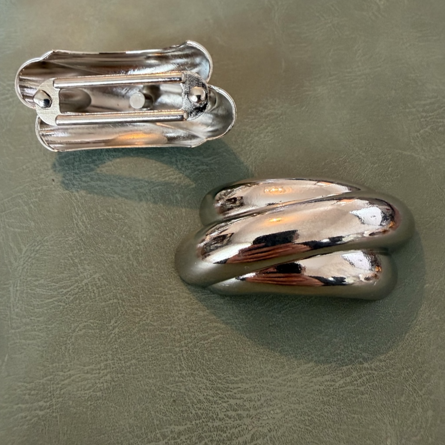 Метална катарама Е-2317 Сребриста 3 см – Уникална форма, Дизайнерска катарама за колани и дрехи Катарами