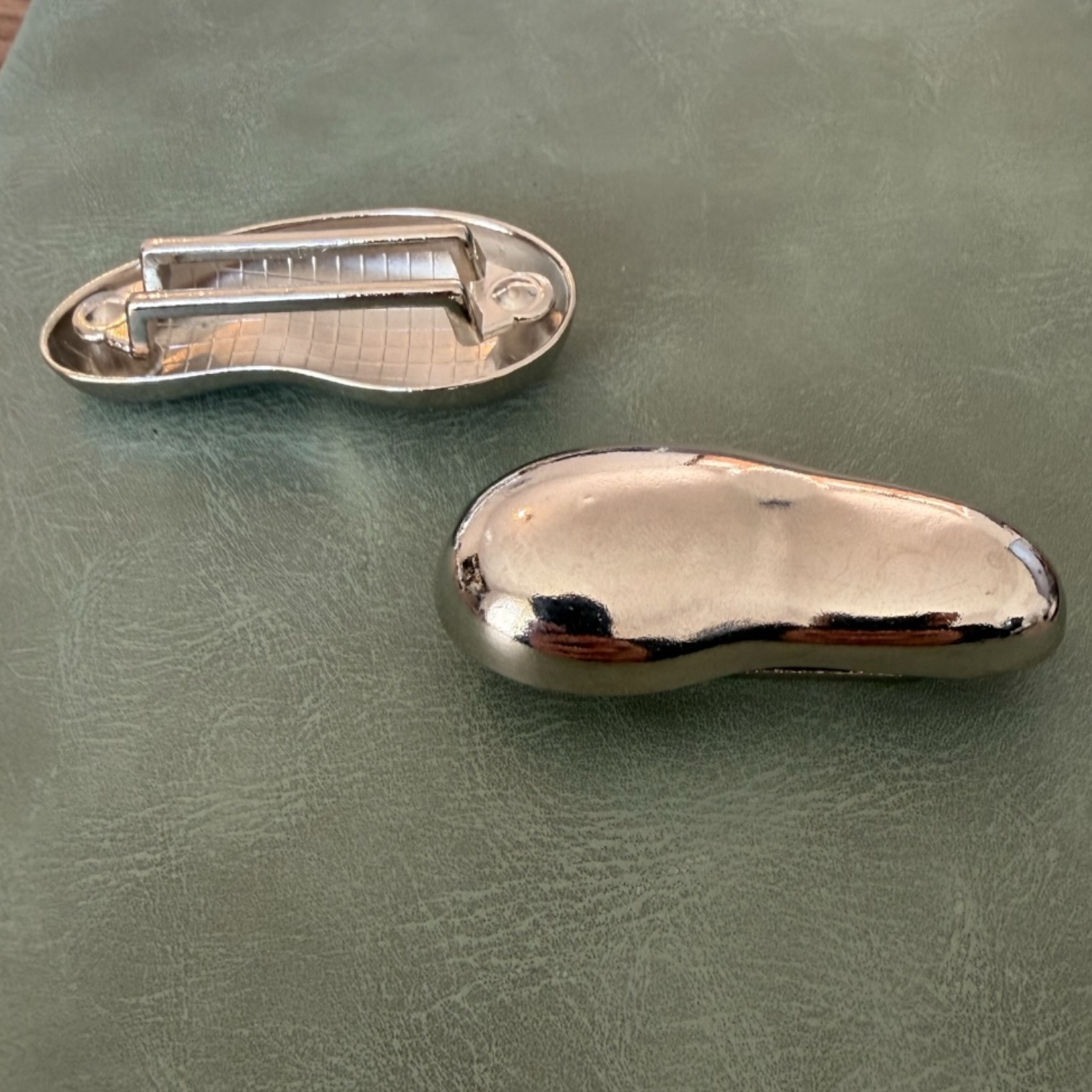 Метална катарама Е-2319 Сребриста 3 см – Уникална форма, Дизайнерска катарама за колани и дрехи Катарами