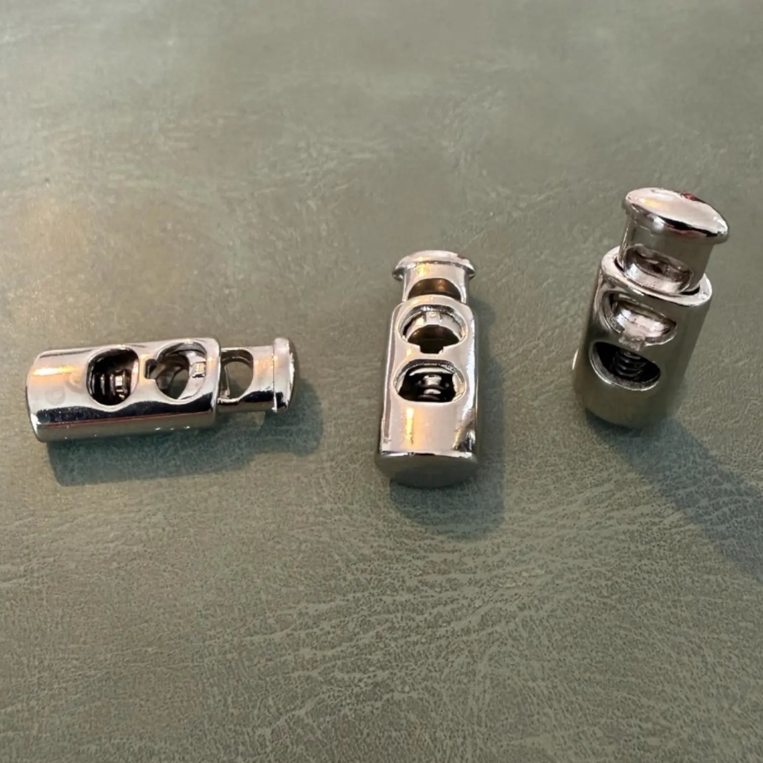 Метален стопер Е-686 Никел 2.5 см – Двоен отвор, Елипсов модел Аксесоари