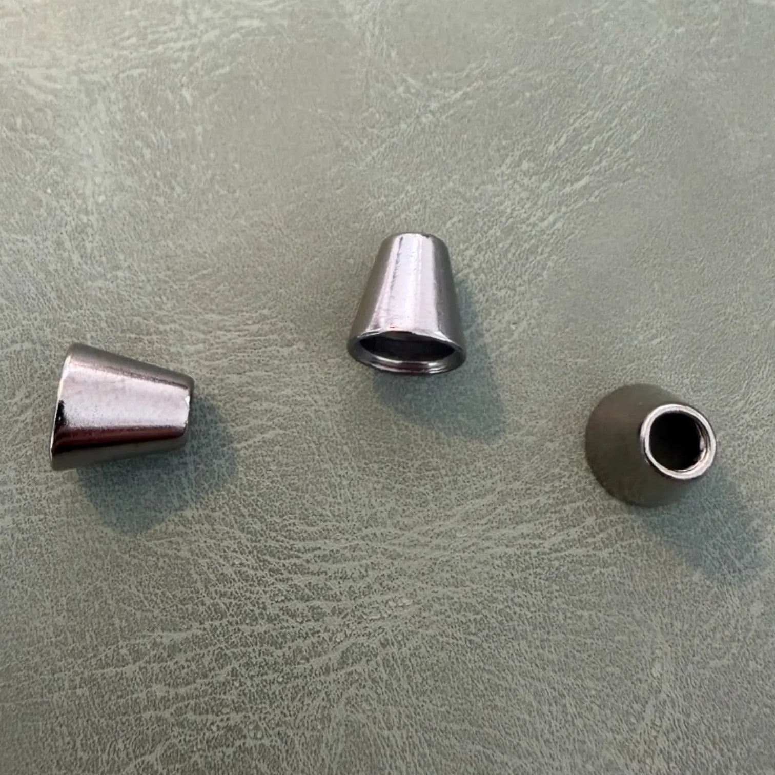 Метален накрайник Е-92 Gun Metal 1 см – Дизайн „круша“, нежен модел с 1 отвор Аксесоари