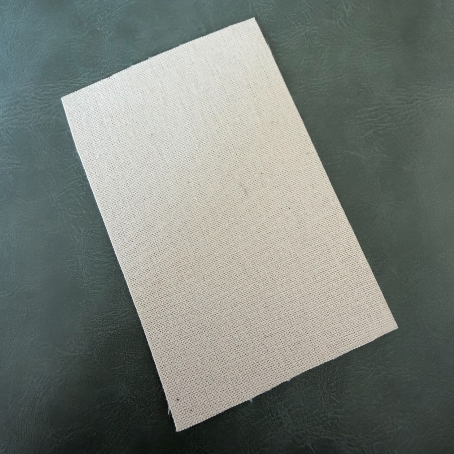 Печатан канвас етикет LBL 0070 10.5 x 7 см – със сив печат, мек премиум дизайн, с лого, MOQ 1000 бр Етикети