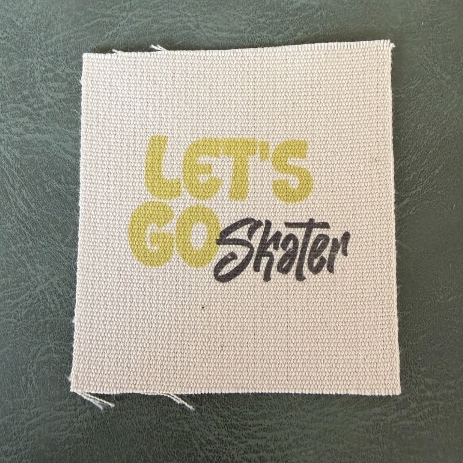 Печатан канвас етикет LBL 0073 5 x 4.5 см – с цветен печат, мек премиум дизайн, с лого, MOQ 1000 бр Етикети