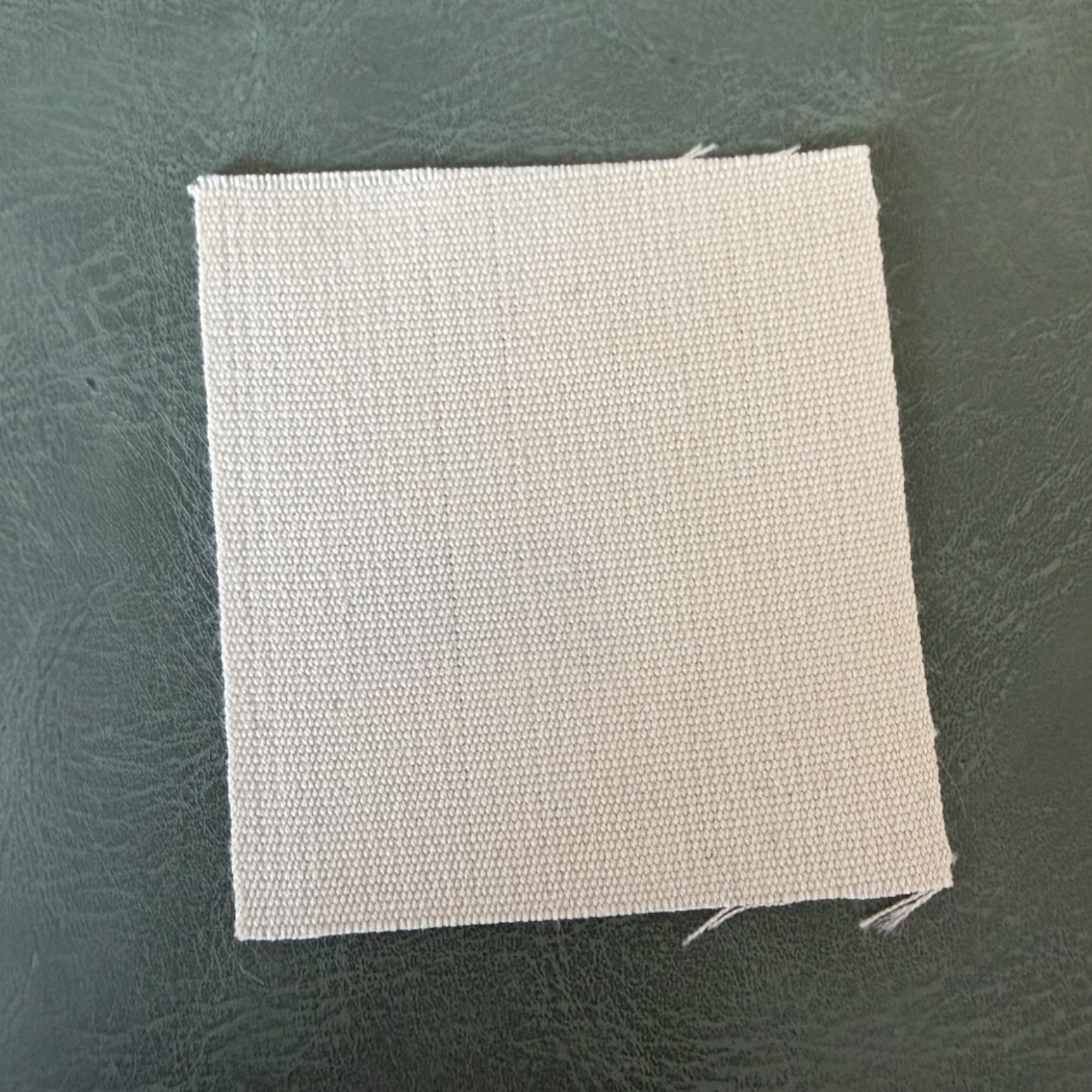 Печатан канвас етикет LBL 0073 5 x 4.5 см – с цветен печат, мек премиум дизайн, с лого, MOQ 1000 бр Етикети