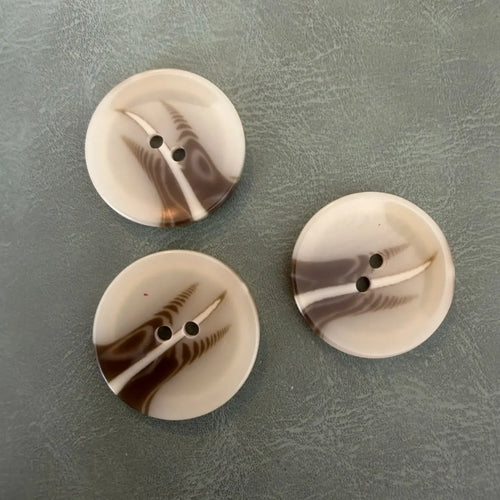 PB-291 COL 7 Бежово лъскаво полиестерно копче с 2 дупки (15–28 мм) - Копчета България