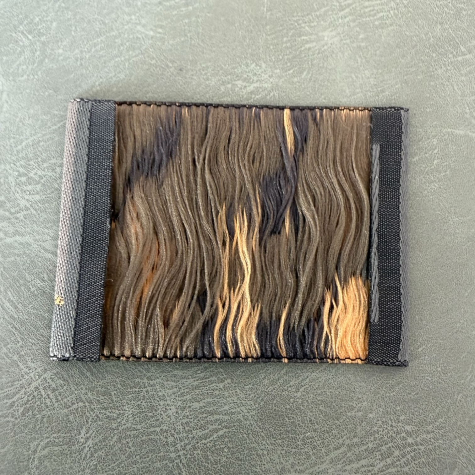 Жакардов тъкан етикет LBL 0048 5 x 4 см – мултицветен уникален дизайн, тъкани букви, мек премиум стил, с лого, MOQ 1000 бр Етикети